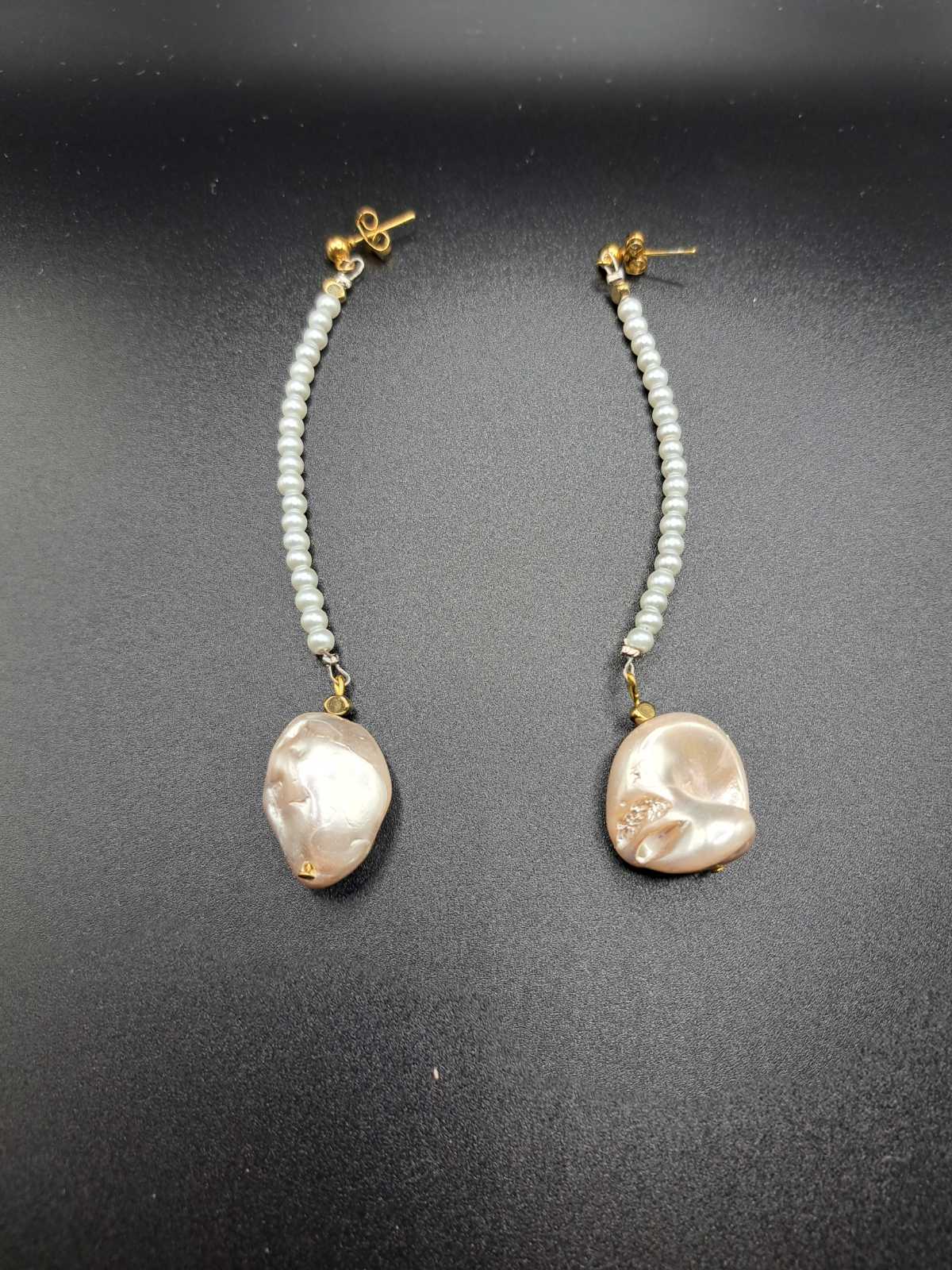 Pearl and nacre earings Melpomeni by Calliope Anemouli